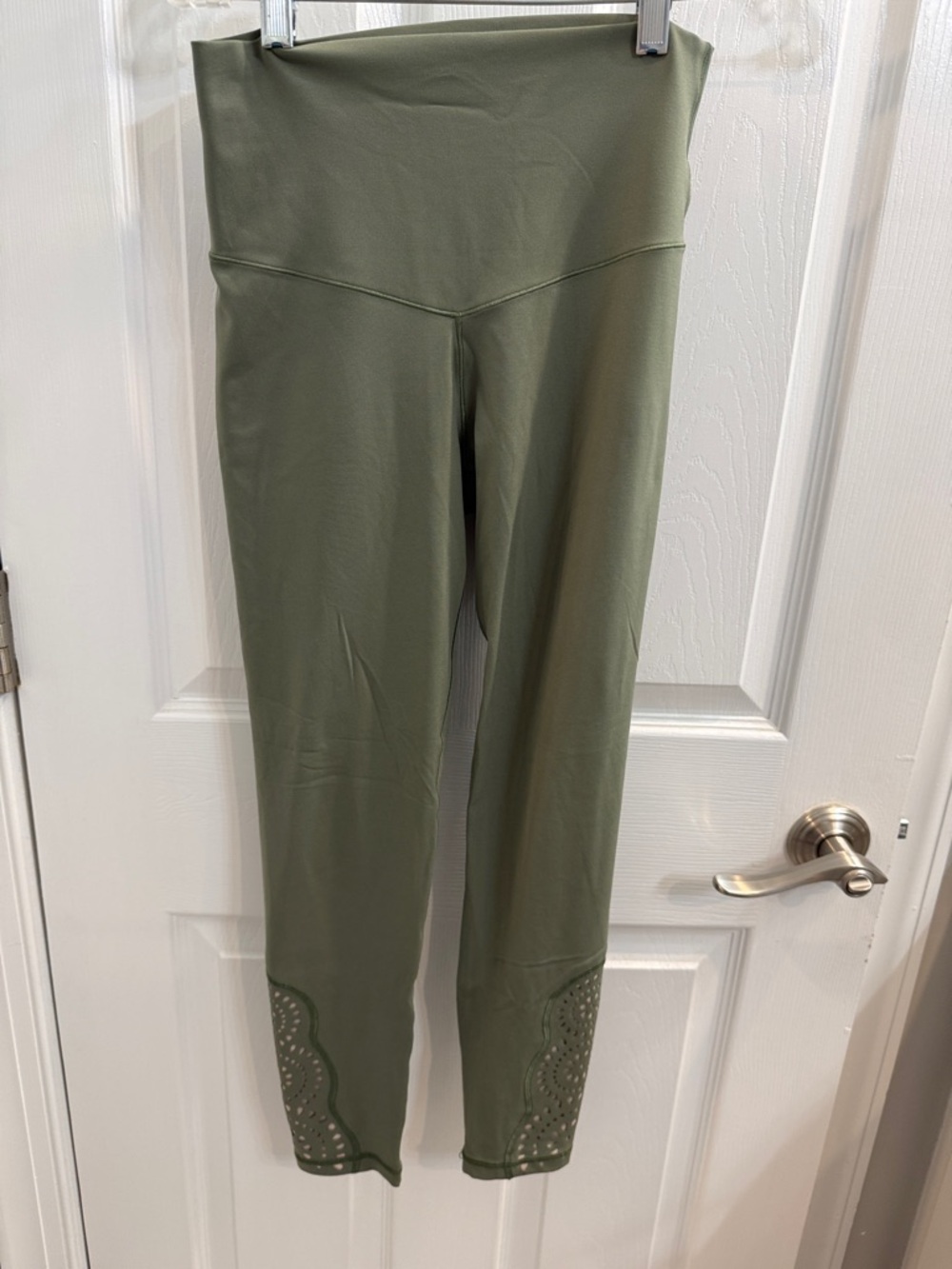 aerie Olive Green High-Waist Leggings with Scalloped Laser-Cut Hem